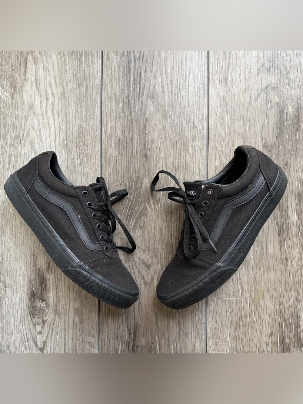 Vans Black Low-Top Old Skool Sneakers